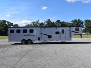 2022 Bison Desperado 8413BG 4 Horse Trailer with 13′ Short Wall