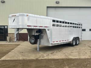 Used 2007 Featherlite 20′ Livestock Trailer – Two Compartments